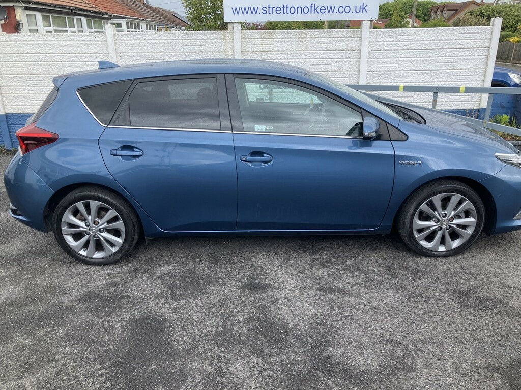 Toyota Auris Hatchback 1.8 Vvt-h Excel 201616 Blue