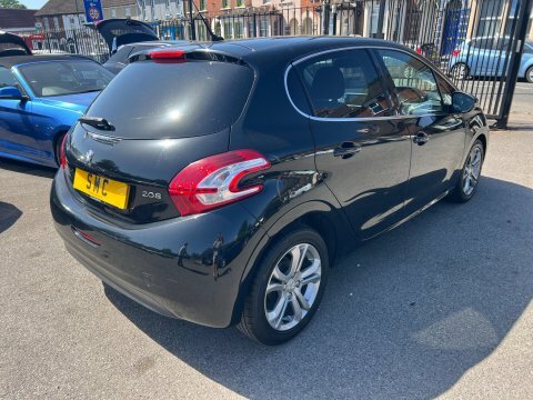 Peugeot 208 1.2 Vti Puretech Black #5