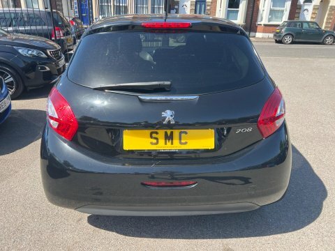 Peugeot 208 1.2 Vti Puretech Black #4