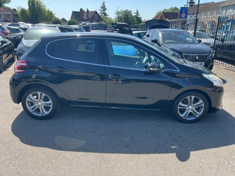 Peugeot 208 1.2 Vti Puretech Black #6