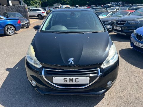 Peugeot 208 1.2 Vti Puretech Black #2
