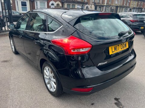 Ford Focus 1.0T Ecoboost Titanium LM17OOW Black #3