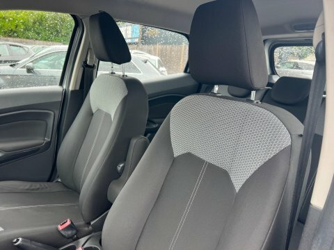 Ford Ecosport Hatchback  #23