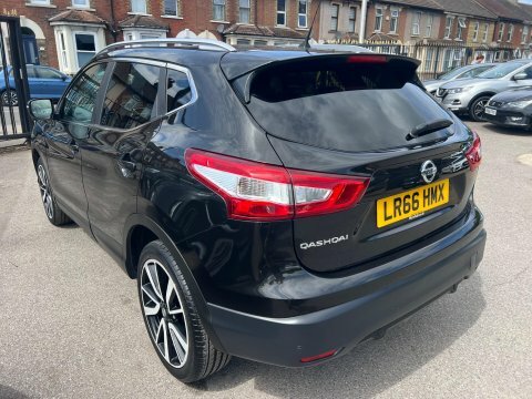 Nissan Qashqai 1.2 Dig-t Tekna LR66HMX Black #3