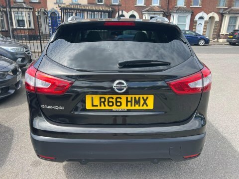 Nissan Qashqai 1.2 Dig-t Tekna LR66HMX Black #4