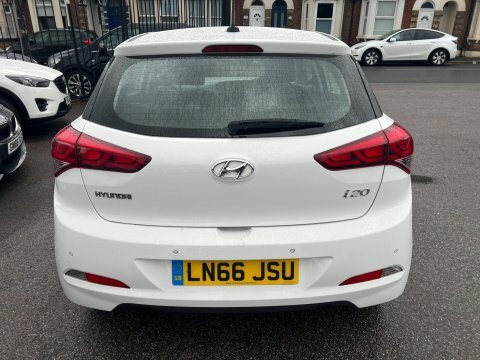 Hyundai I20 1.2 Blue Drive White #4