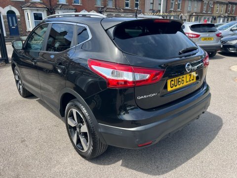 Nissan Qashqai 1.2 Dig-t N-connecta GU66LZJ Black #3