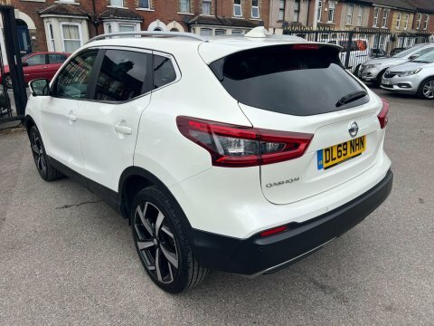 Nissan Qashqai 1.3 Dig-t Tekna DL69NHN White #3