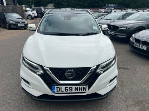 Nissan Qashqai 1.3 Dig-t Tekna DL69NHN White #2