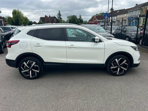 Nissan Qashqai 1.3 Dig-t Tekna DL69NHN White #6