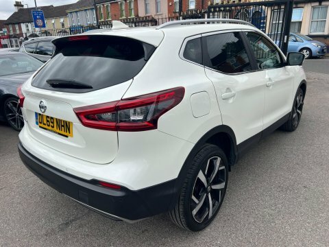 Nissan Qashqai 1.3 Dig-t Tekna DL69NHN White #5