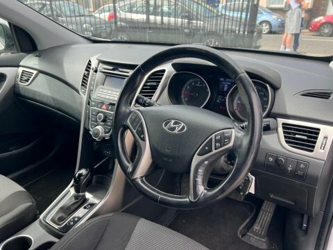 Hyundai I30 Crdi Se Nav Silver #16