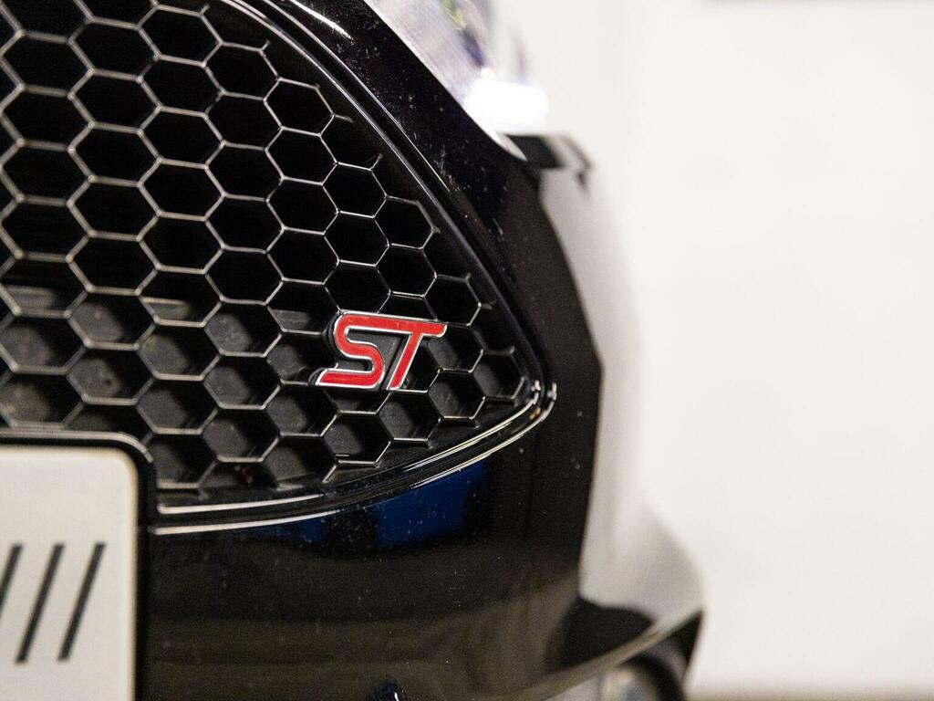 Ford Fiesta Studio Red #45