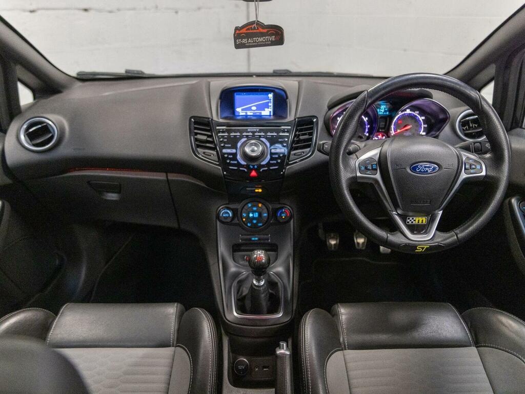 Ford Fiesta Studio Red #14
