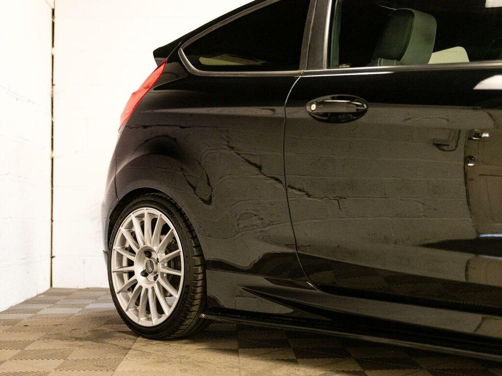 Ford Fiesta Studio Red #28