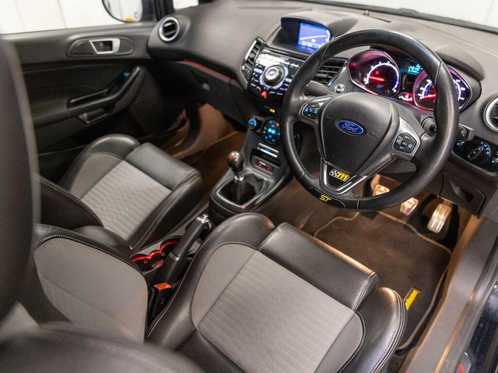 Ford Fiesta Studio Red #15