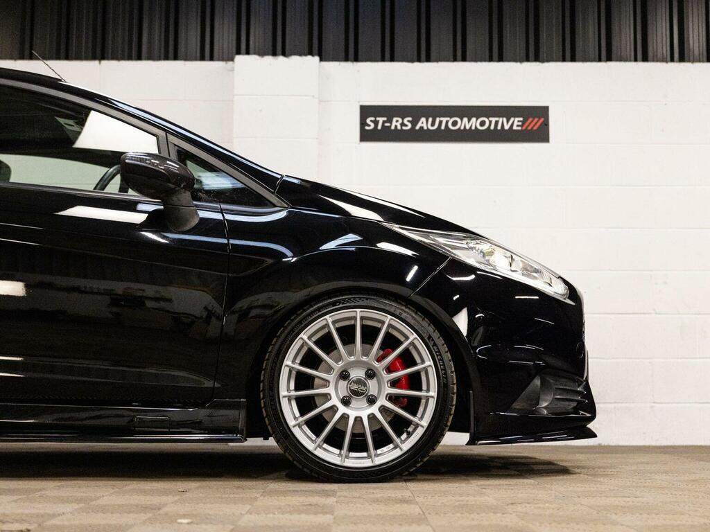 Ford Fiesta Studio Red #30