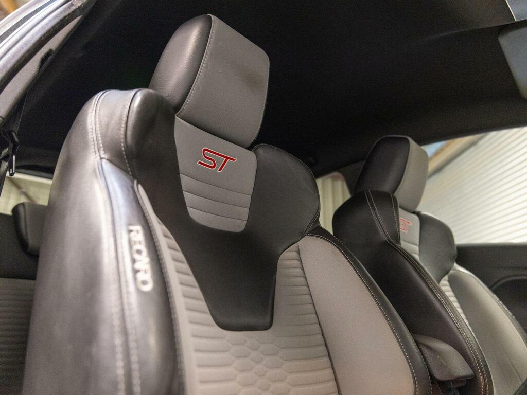 Ford Fiesta Studio Red #42