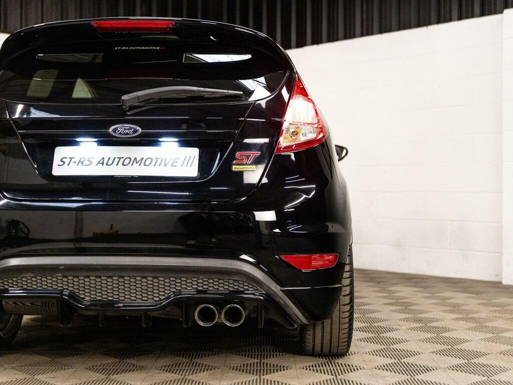 Ford Fiesta Studio Red #10