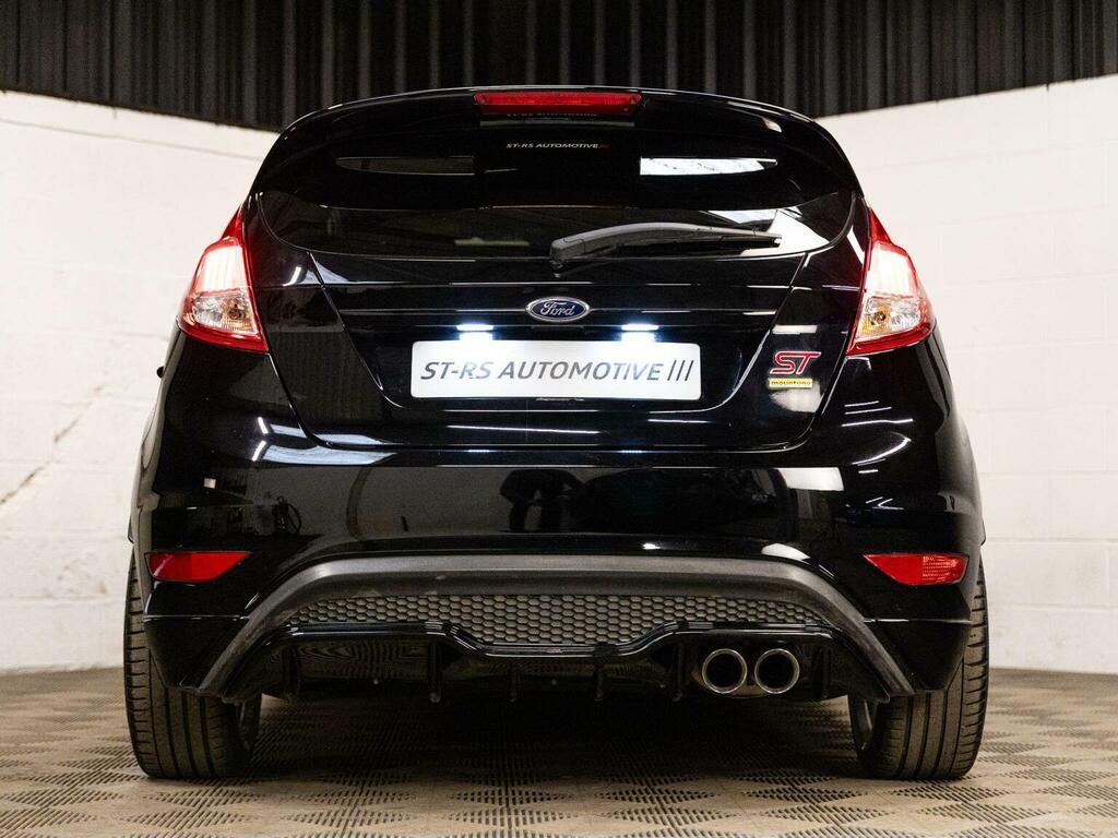 Ford Fiesta Studio Red #8