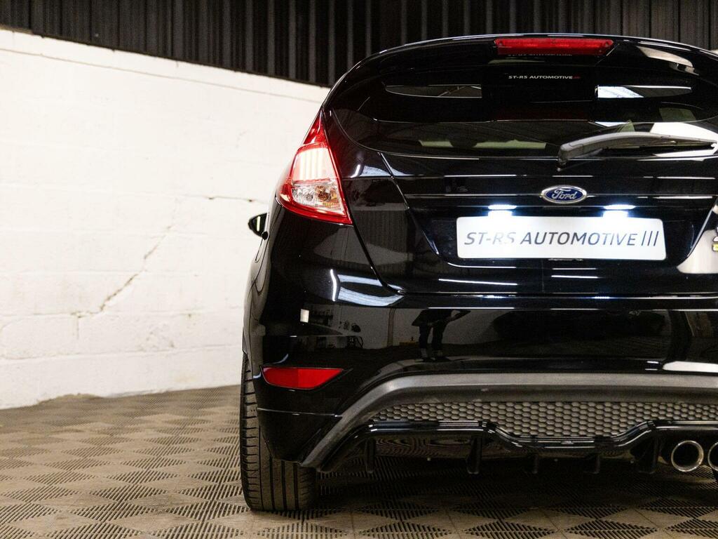 Ford Fiesta Studio Red #11