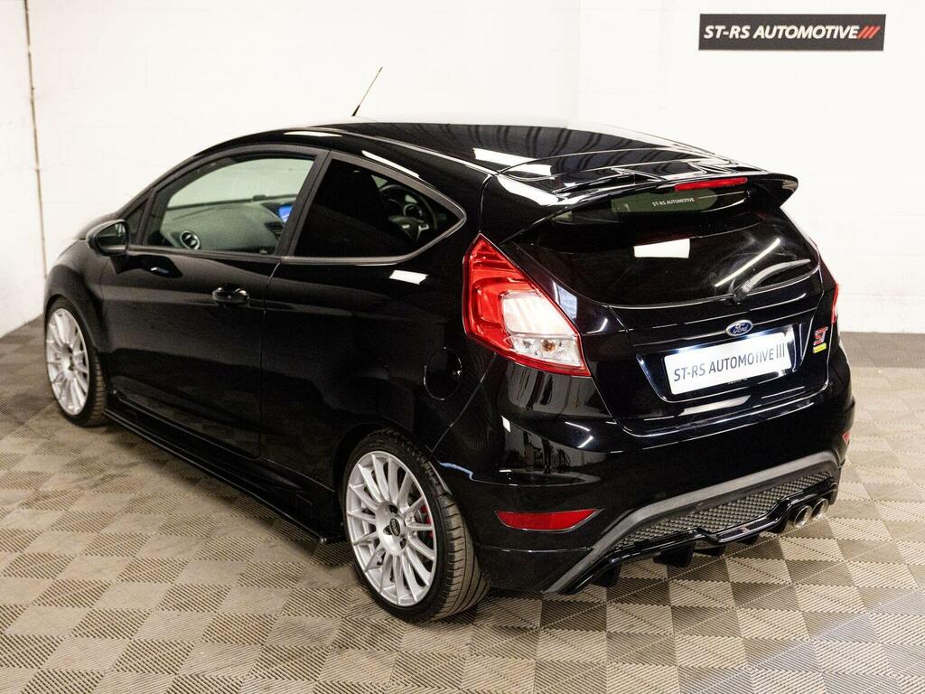 Ford Fiesta Studio Red #7
