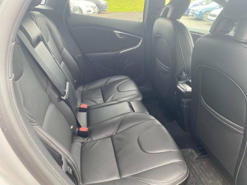 Volvo V40 Hatchback 2.0 T2 Momentum Nav Plus Euro 6 Ss Silver #8
