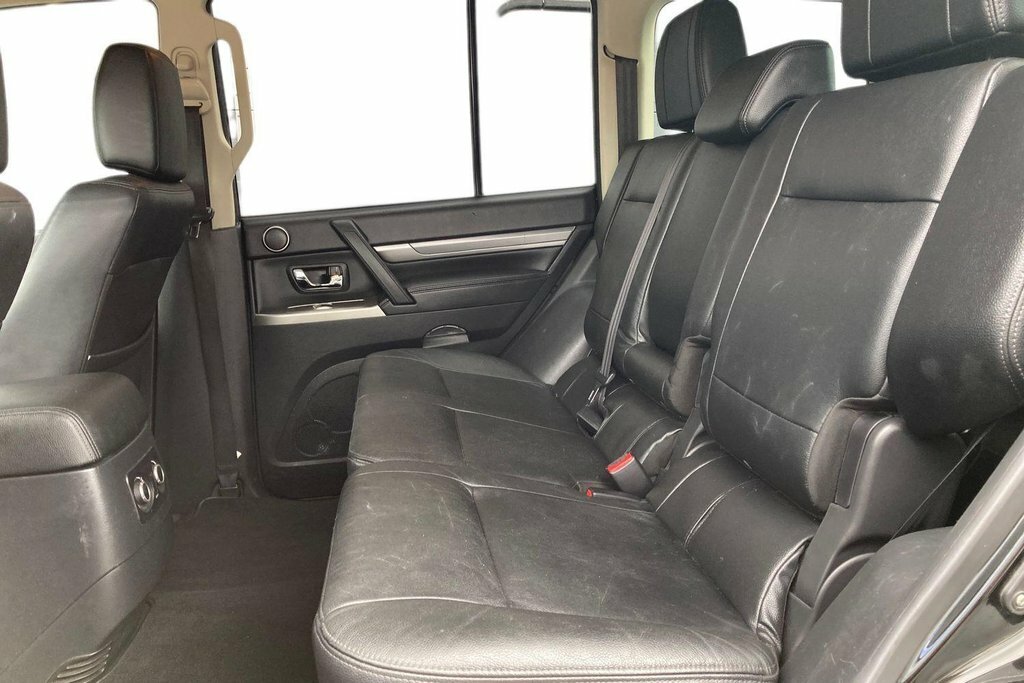 Mitsubishi Shogun 3.2L Di-d Barbarian 187 Bhp Black #10