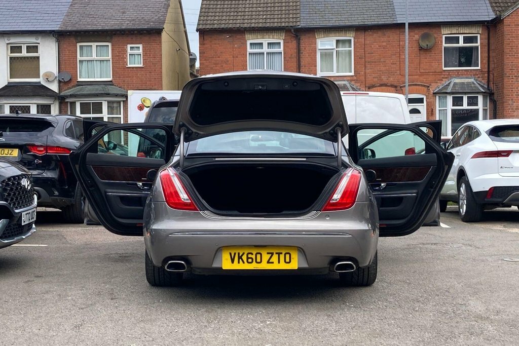 Jaguar XJ Saloon 3 Grey #32