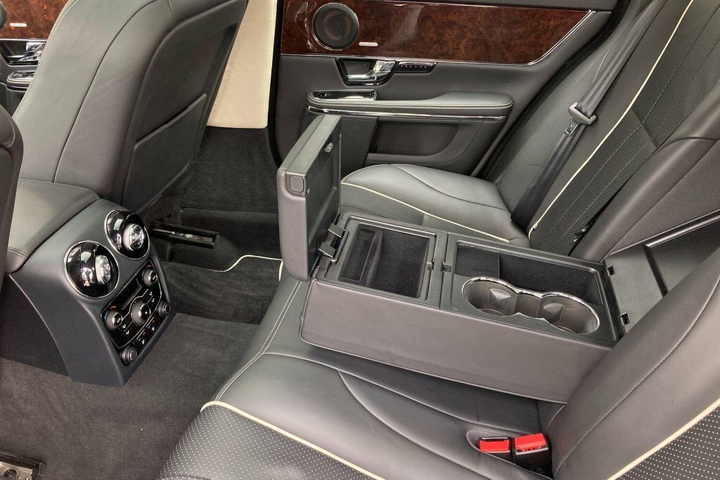 Jaguar XJ Saloon 3 Grey #35