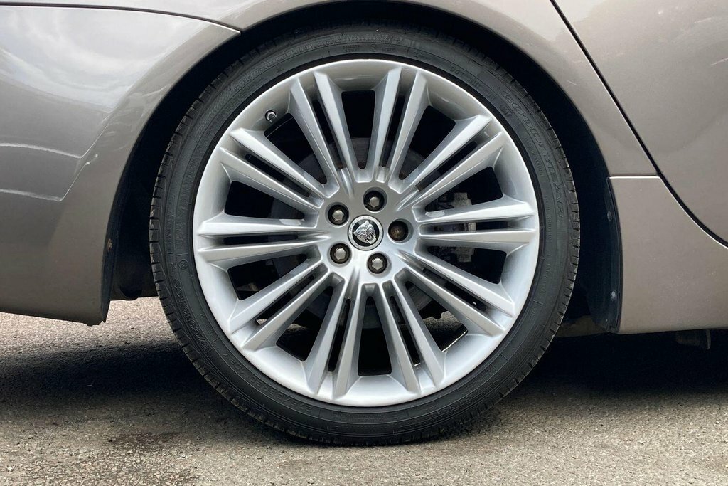 Jaguar XJ Saloon 3 Grey #26