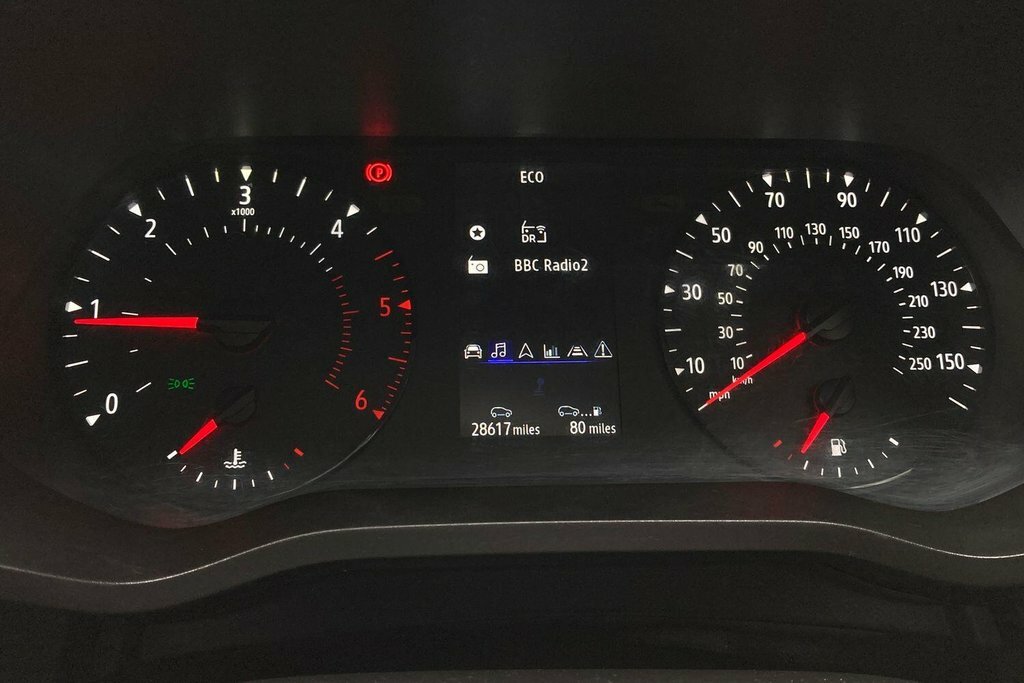 Nissan Primastar 2L Visia White #14