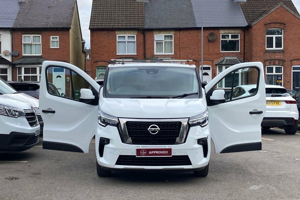 Nissan Primastar 2L Visia White #30