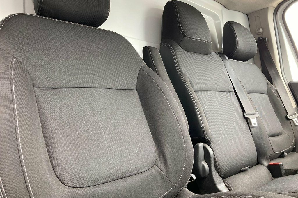 Nissan Primastar 2L Visia White #10
