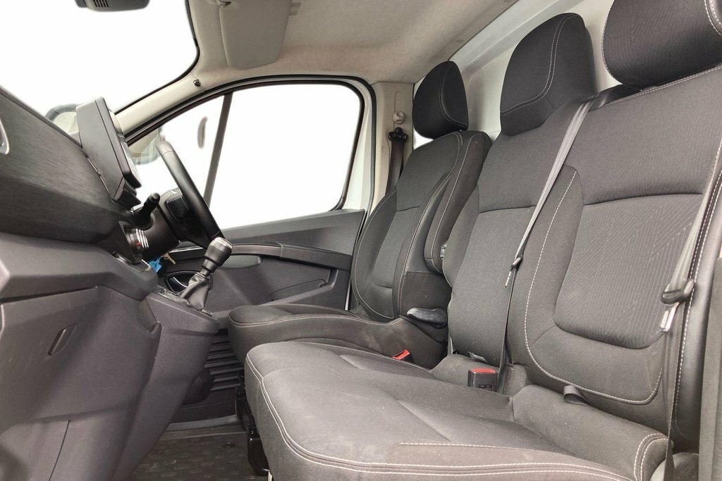 Nissan Primastar 2L Visia White #9