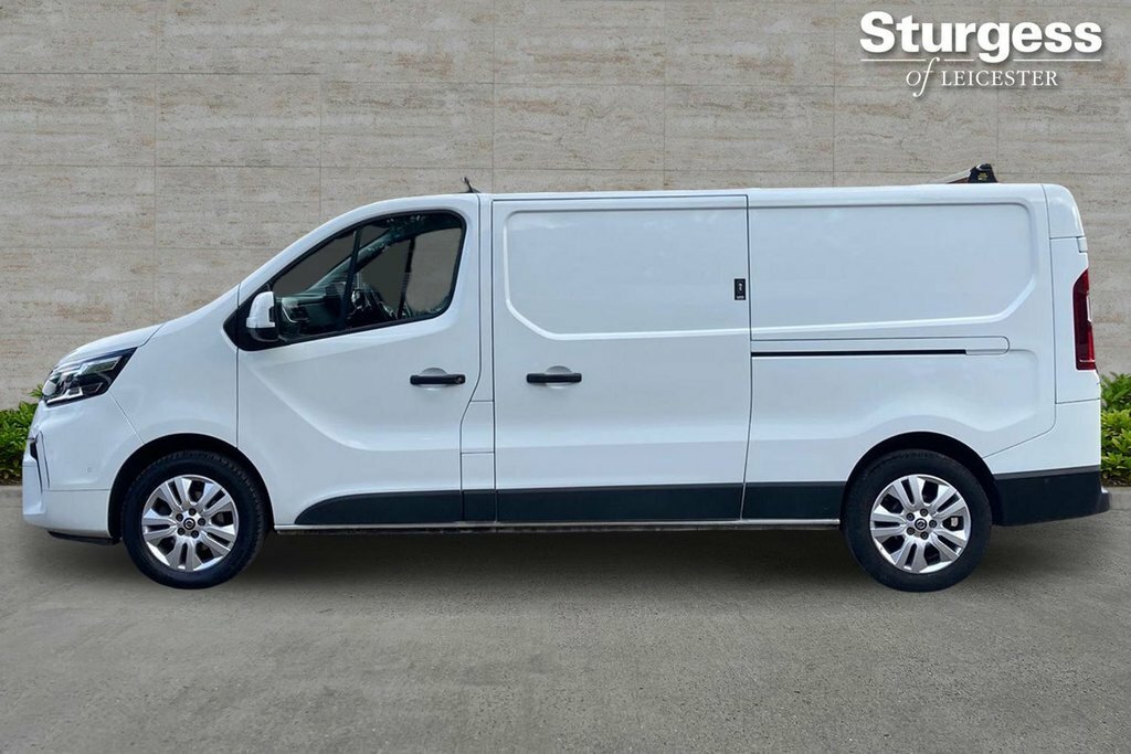 Nissan Primastar 2L Tekna White #4