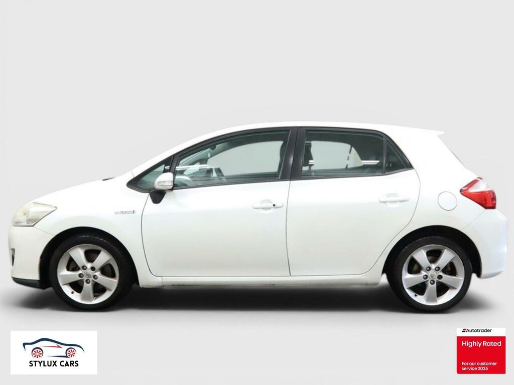 Toyota Auris T Spirit White #6