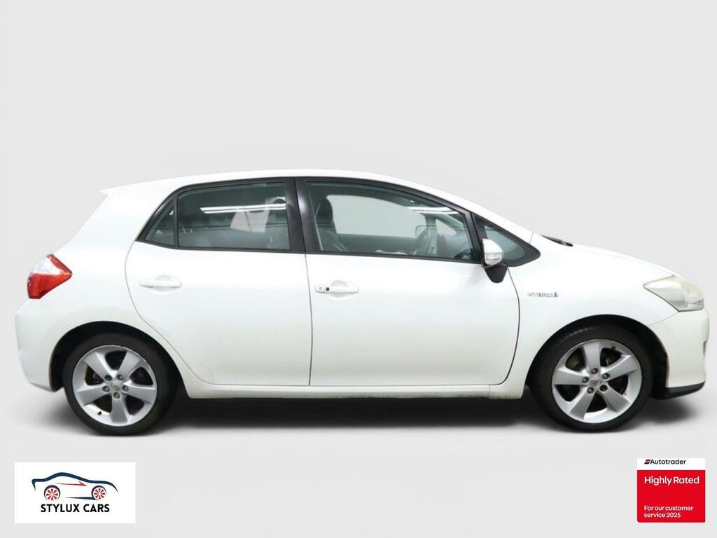 Toyota Auris T Spirit White #5