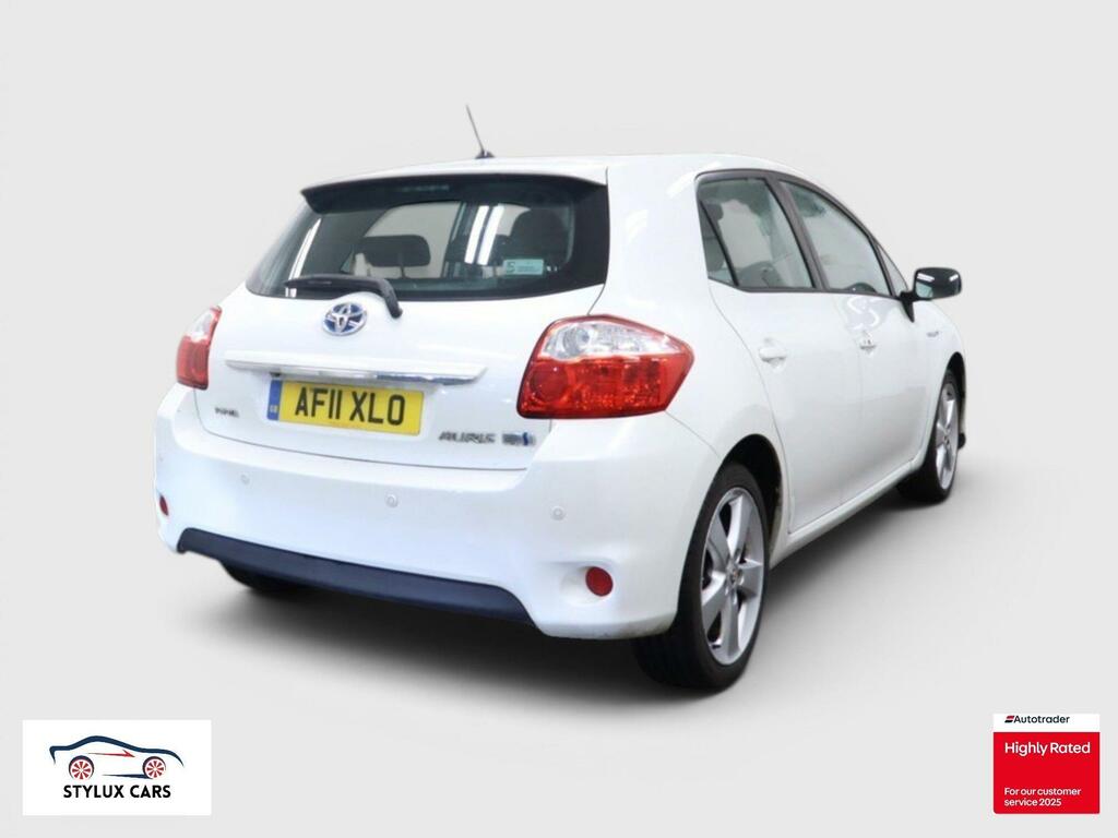 Toyota Auris T Spirit White #3