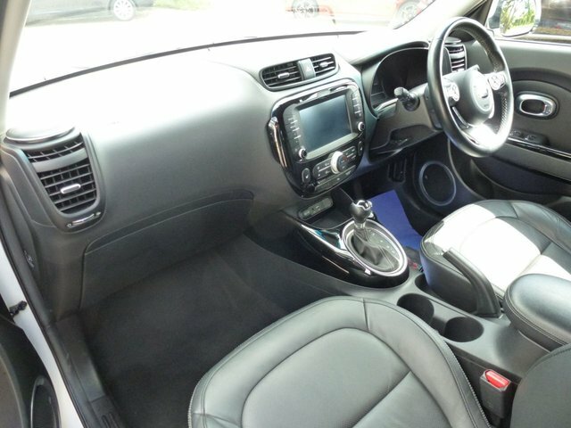 Kia Soul 1.6 Crdi 3 Suv White #3