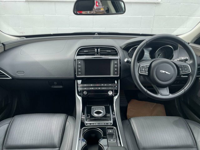 Jaguar XE 2.0D Portfolio Saloon AK16RLY Blue #4