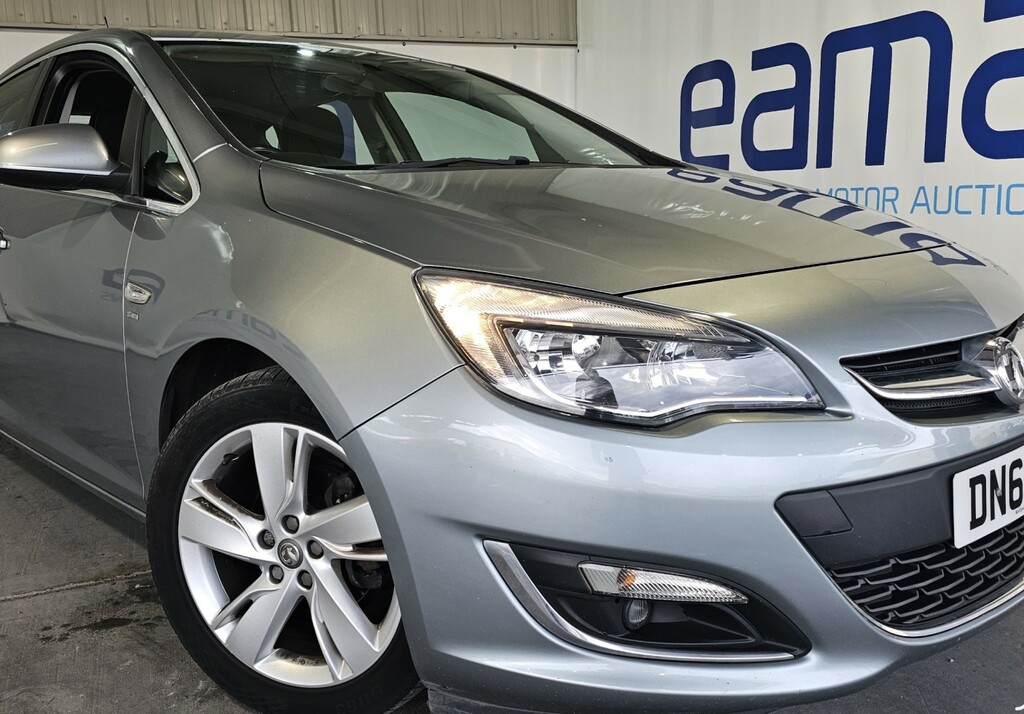Vauxhall Astra 2.0 Cdti Sri Euro 5 White #1