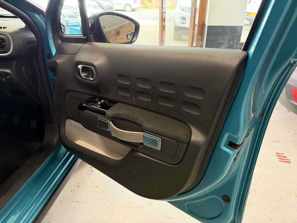 Citroen C3 1.2 Puretech Shine Plus Red #15