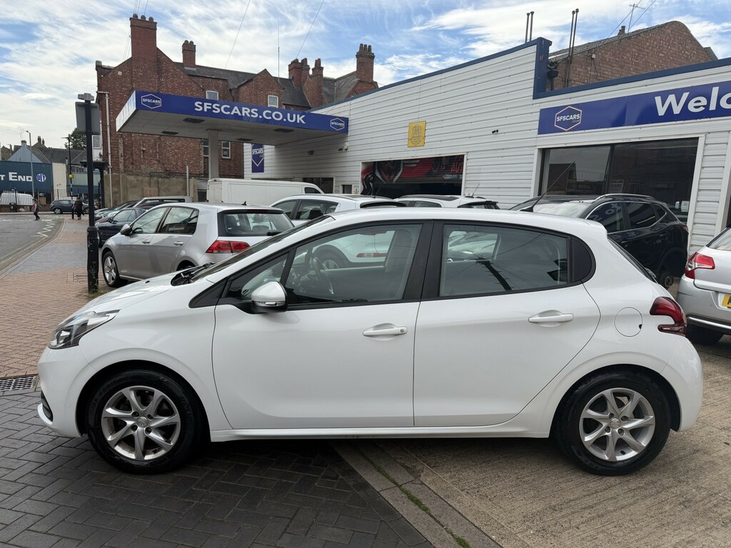 Peugeot 208 1.2 Puretech Active White #3