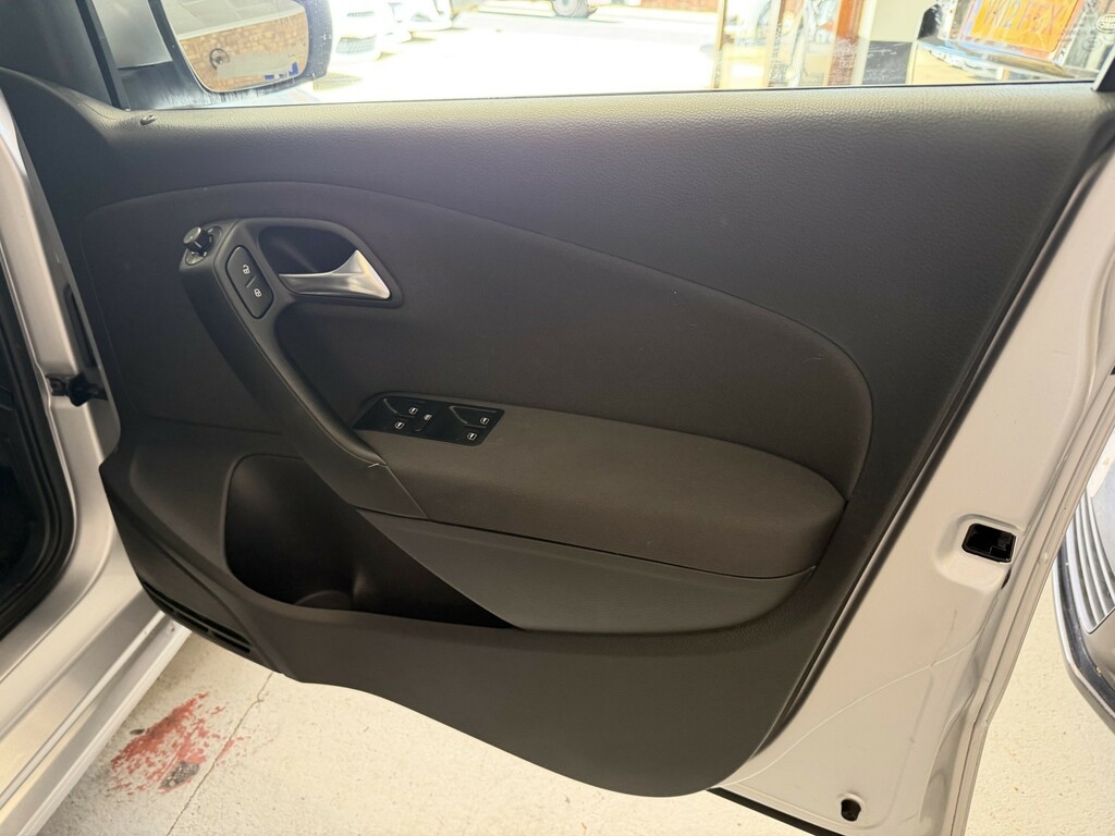 Volkswagen Polo S Ac Black #14