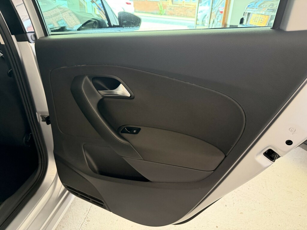 Volkswagen Polo S Ac Black #16