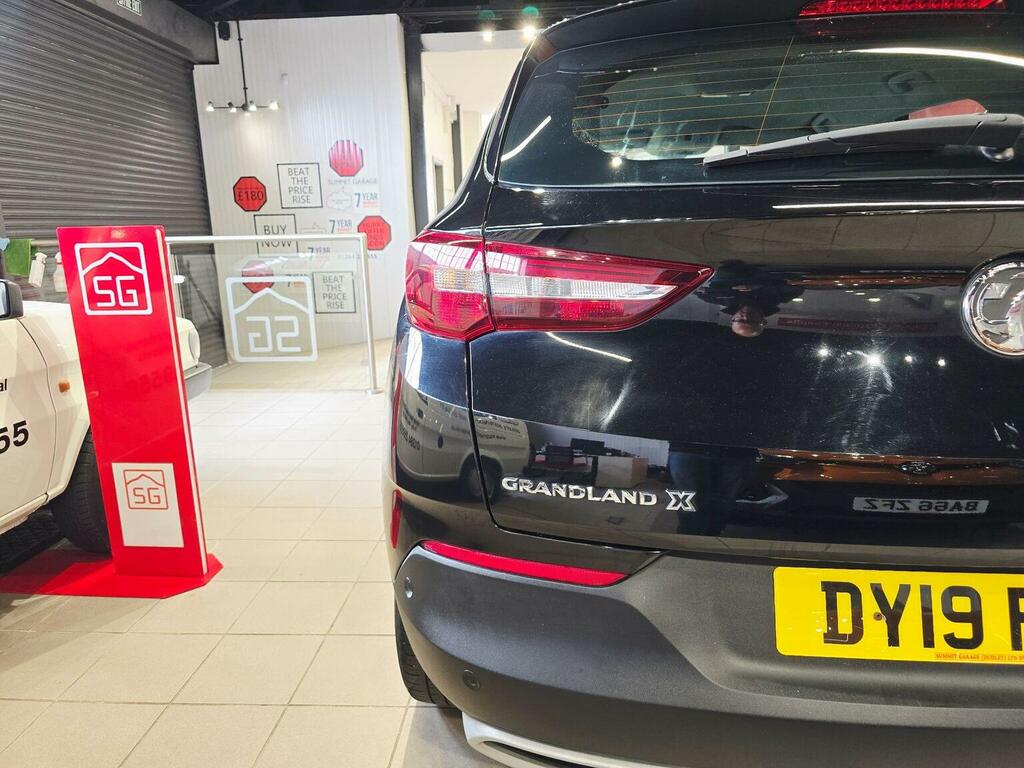 Vauxhall Grandland X 1.5 Turbo D Tech Line Nav Red #31