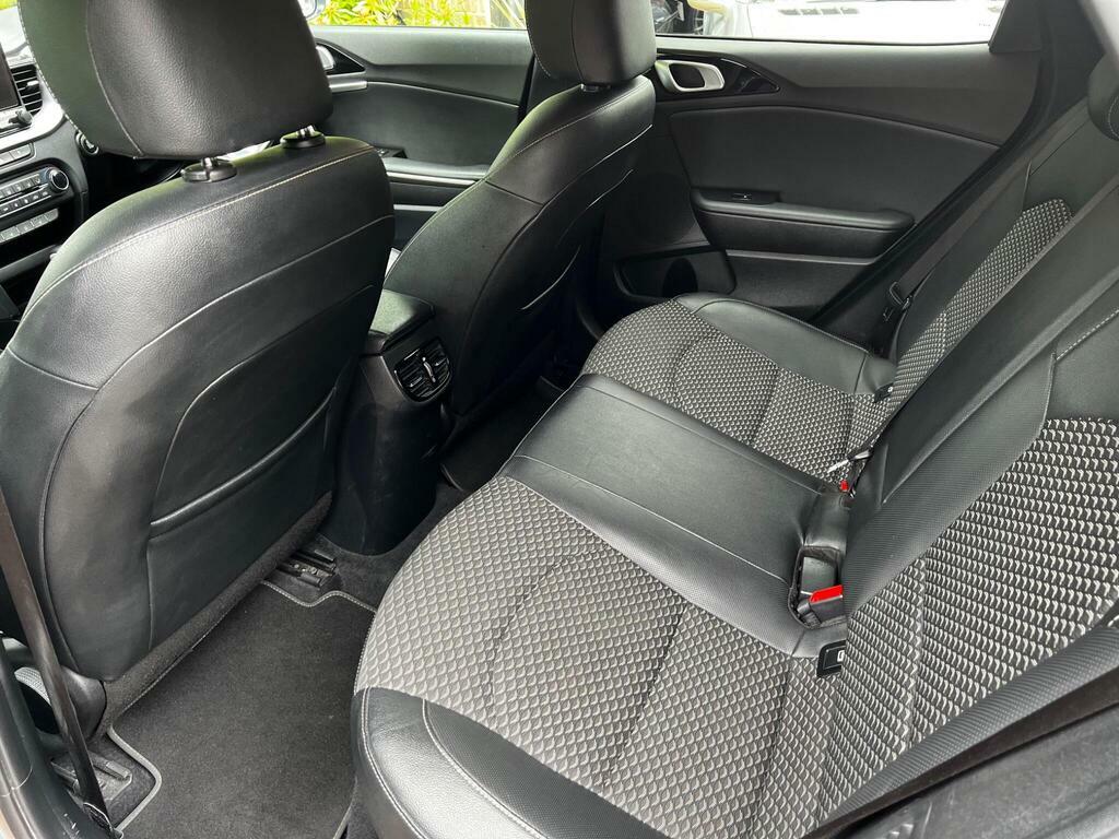 Kia Xceed 2 Silver #17