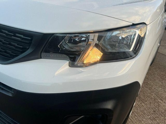 Peugeot Partner Bluehdi 1000 Professional Premium SG72LFY White #6