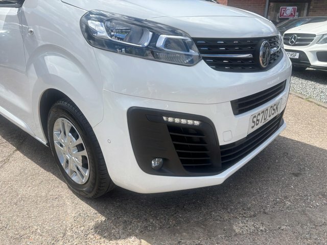 Vauxhall Vivaro Turbo D 2700 Sportive White #4